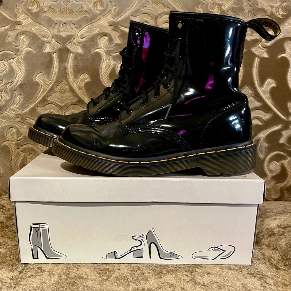 1460 WOMEN'S PATENT LEATHER LACE UP BOOTS